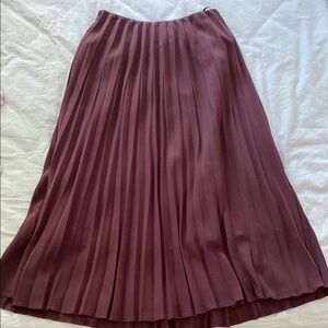 Elegant Mauve Pleated Skirt